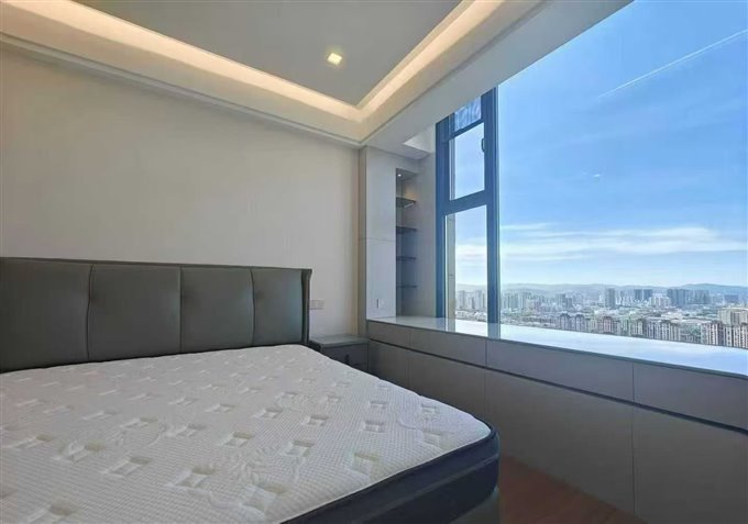 天誉华府111平精装满2年208万