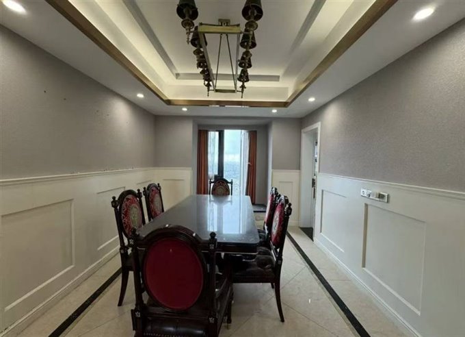 金地鸿悦169平中上楼层精装满两年