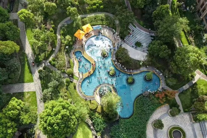 白金湾小区135.5平156.8万精装