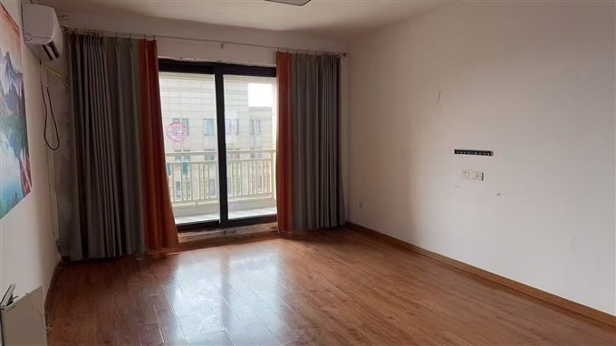 方太美域电梯房150平精装三室3000元