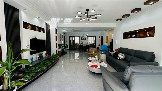 清泰公寓156平稀缺一楼精装带车库满2年