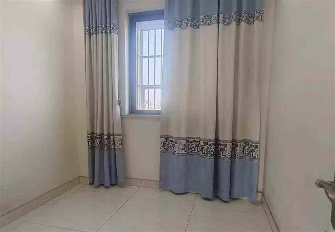 鸣北小区105平三室精装修2800