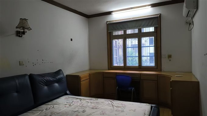 城东新村二楼三室1500元/月