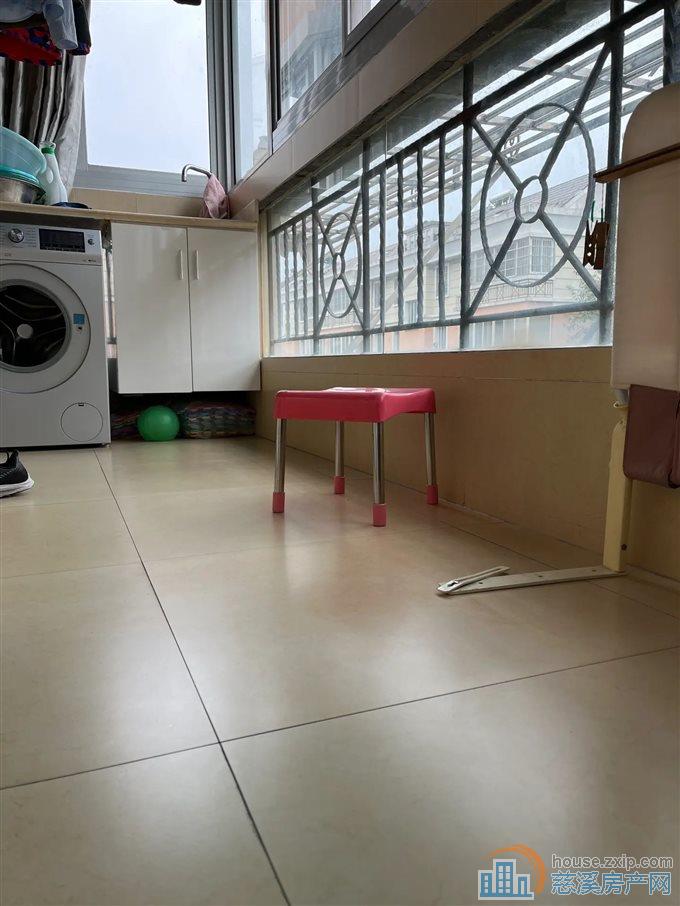 隆兴家园 精装修 带车库 品牌家具家电