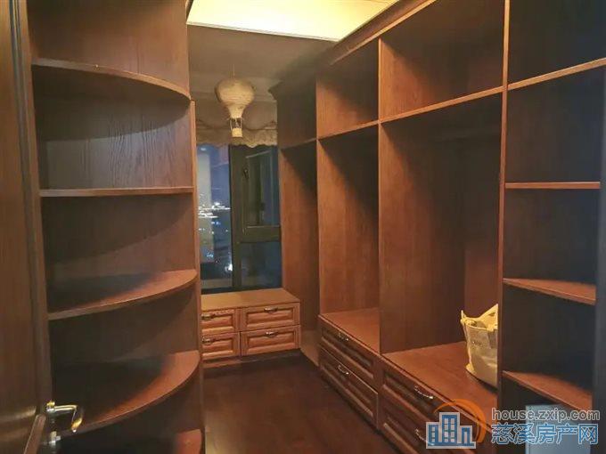 金地鸿悦156平，350万精装