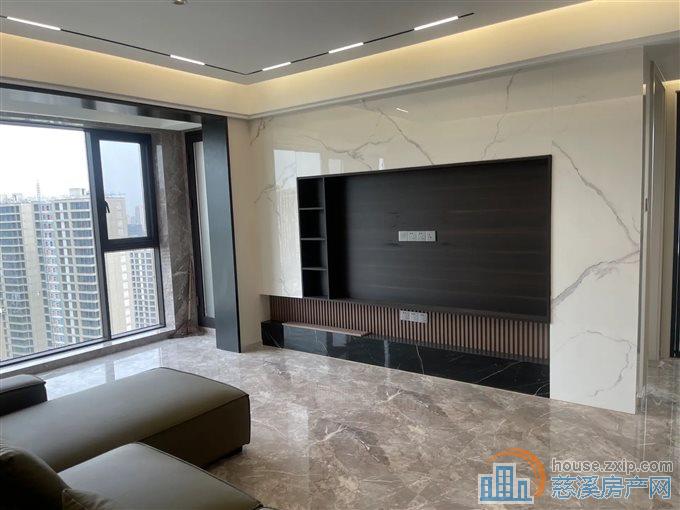 江畔壹号苑 精装 带车位 高层 城市景观