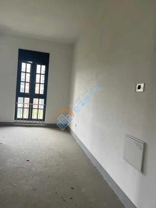 双囍花园毛坯带两个车位一个杂物间满两年