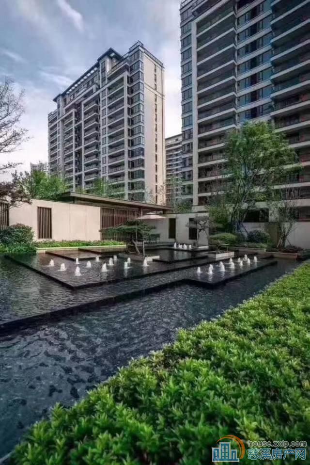 中交盛湖美庐下叠165平车位白坯720万