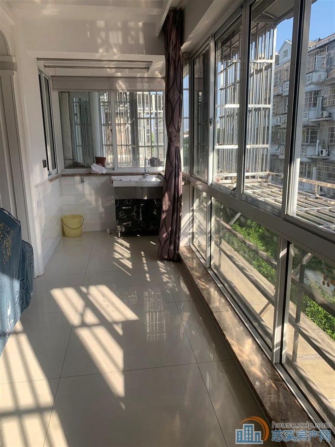 吉祥人家138平150万带车库精装保养好