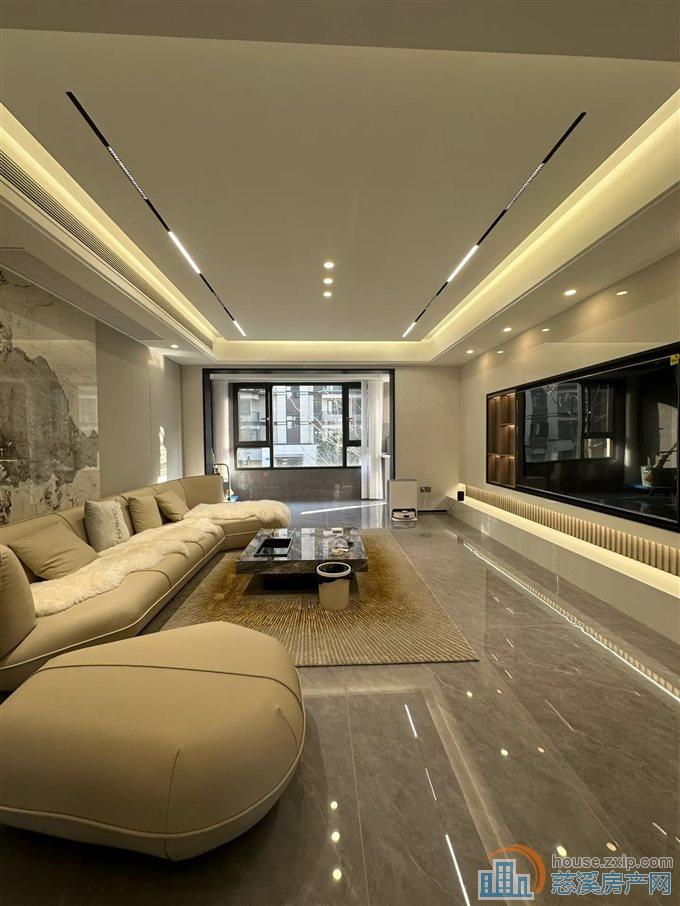 精装出售。天铂佳苑132.98平160万