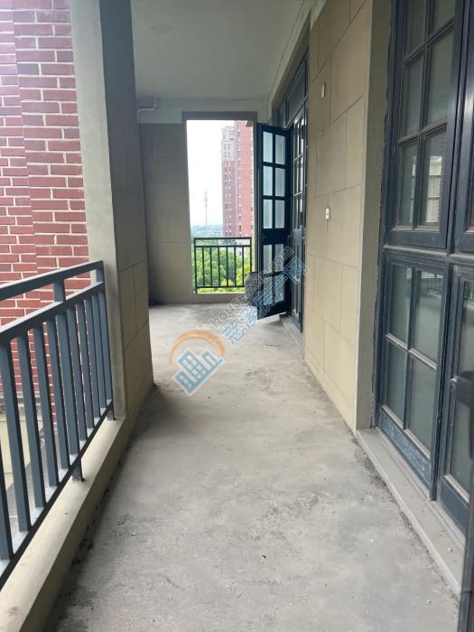 双囍花园毛坯带两个车位一个杂物间满两年