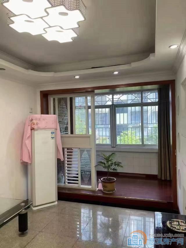 金山新村东区2楼69平架89万精装