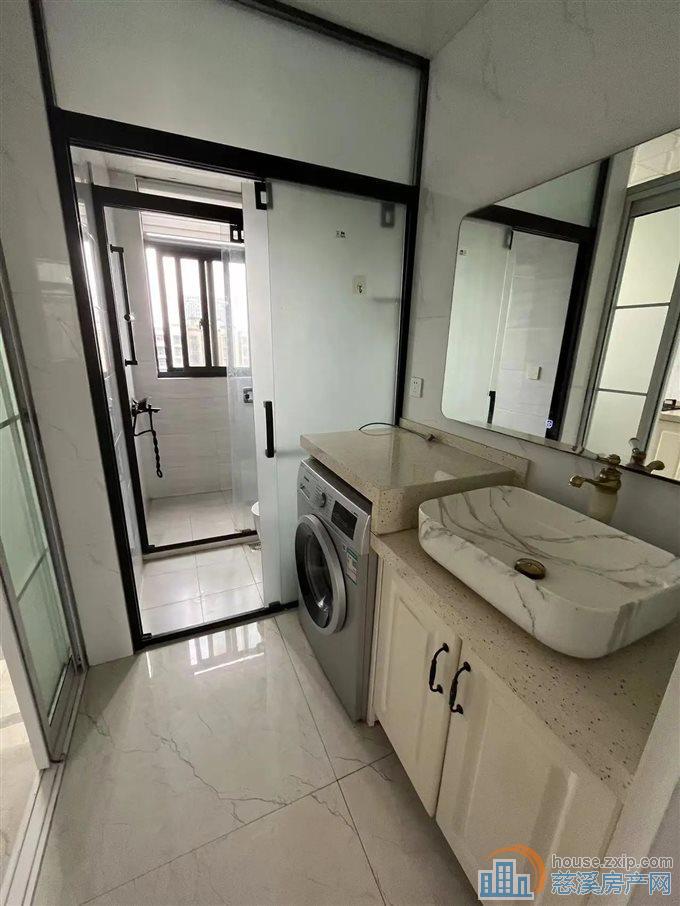 梅林苑 精装修 未住过 带车位 杂物间