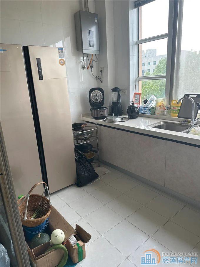 隆兴家园  精装自住房 带车库 无在读