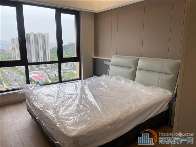 江畔壹号苑 精装 带车位 高层 城市景观