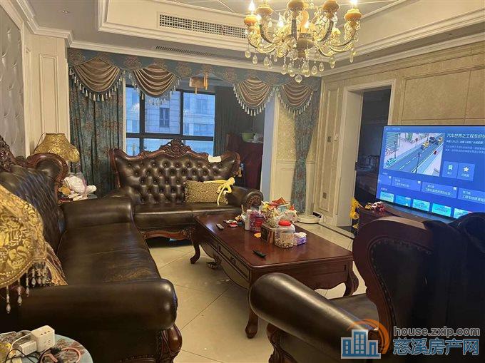 御龙公寓146平精装带车位无在读330w