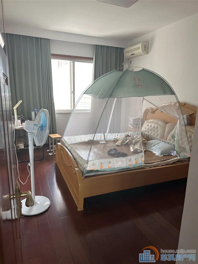 隆兴家园  精装自住房 带车库 无在读