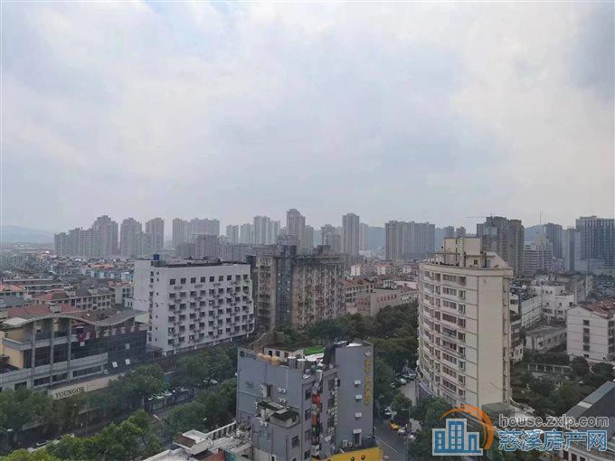 泰悦公寓 豪华装修 中间楼层 采光佳