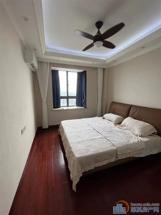 梅林苑 精装修 未住过 带车位 杂物间