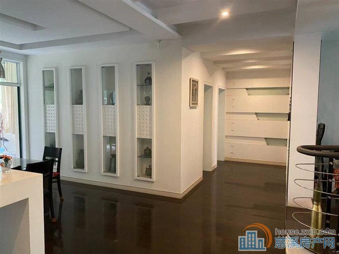 东方明珠洋房168平3室3000元车位直