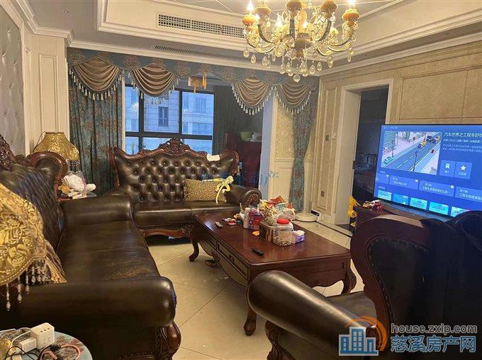 御龙公寓146平 330万