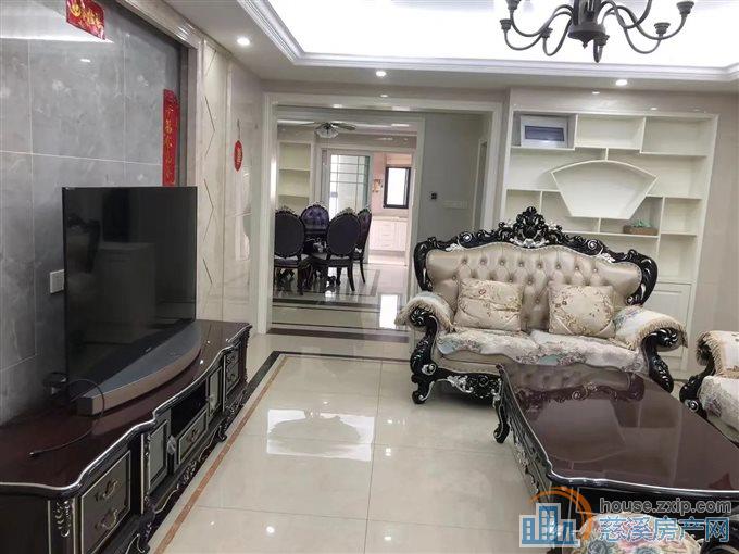 梅林苑豪华装修满两年带车位杂物间 