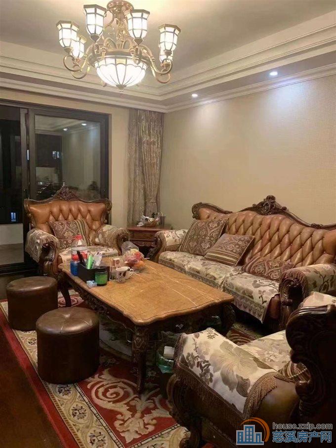 出售:金地鸿悦花苑小区，163平385万