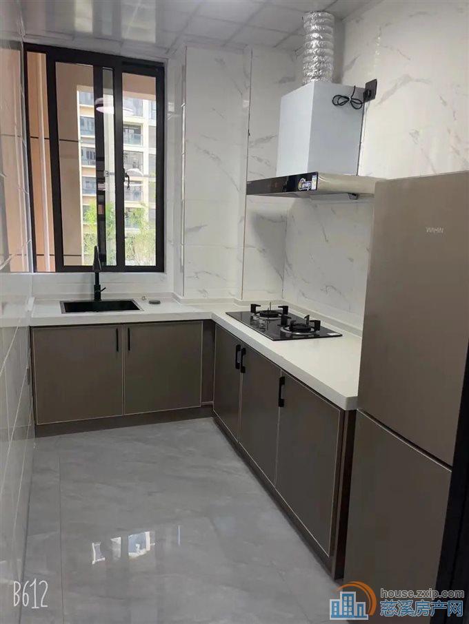 急卖明月湖板块 观湖佳苑 低总价中装3房