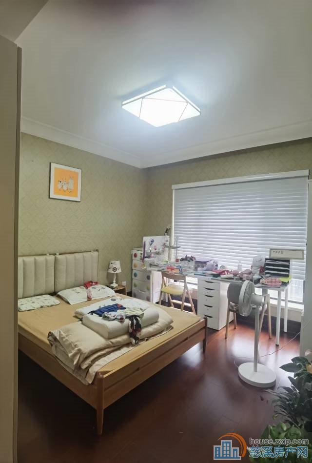 金地鸿悦13楼163平4房精装288万