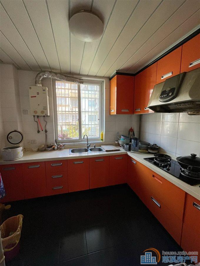 彩虹家园 精装修 有车库