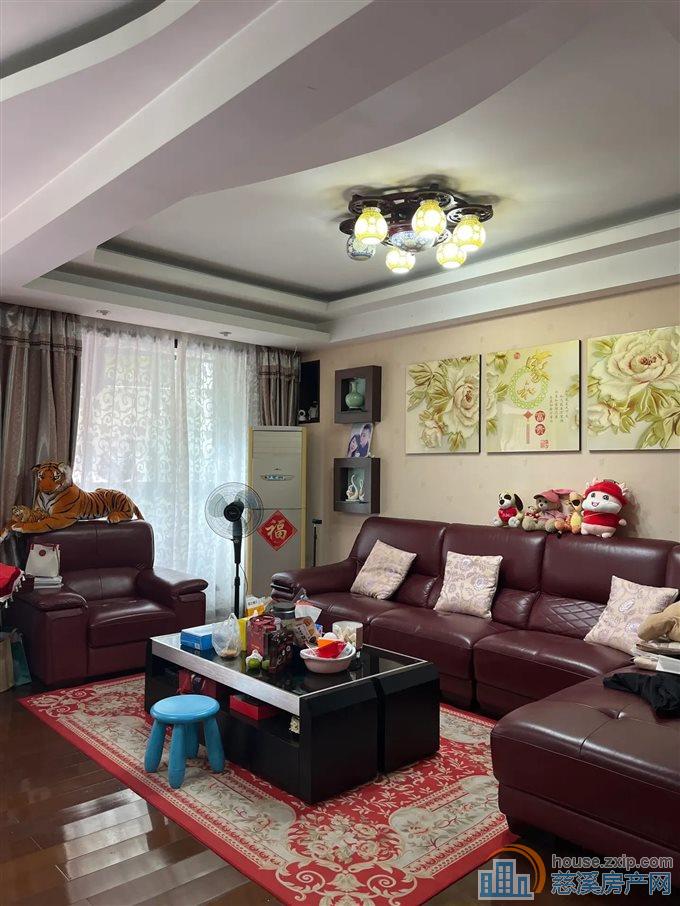 东方明珠152.82平162万送车位杂物