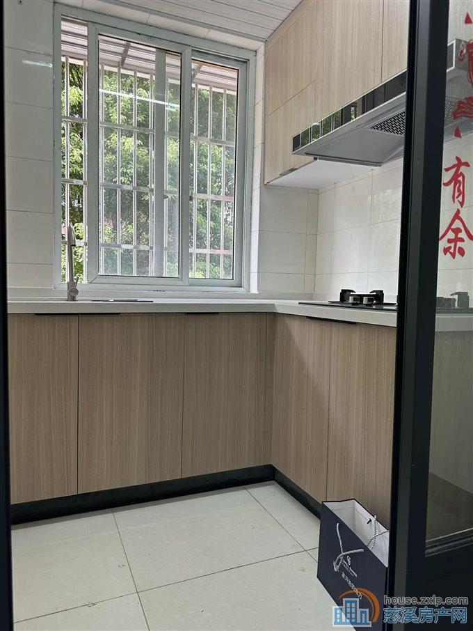 鸣山新村 低楼层 精装 带架空层 