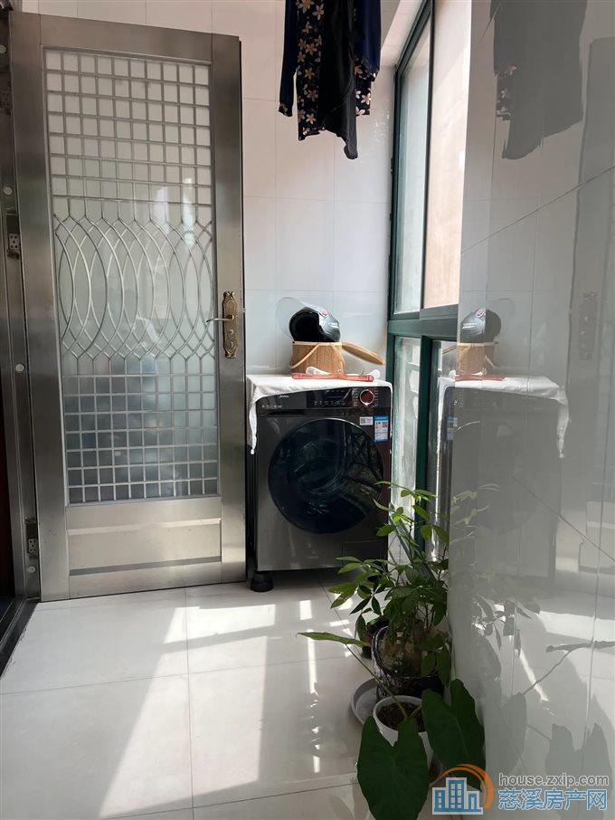 东方明珠城152平162万带车位杂物间