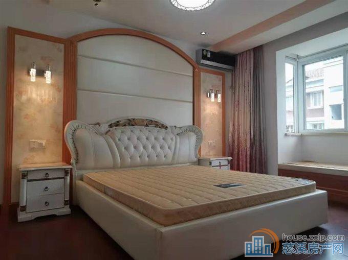 玲珑小区多层4楼95+架空层精装直接钥匙