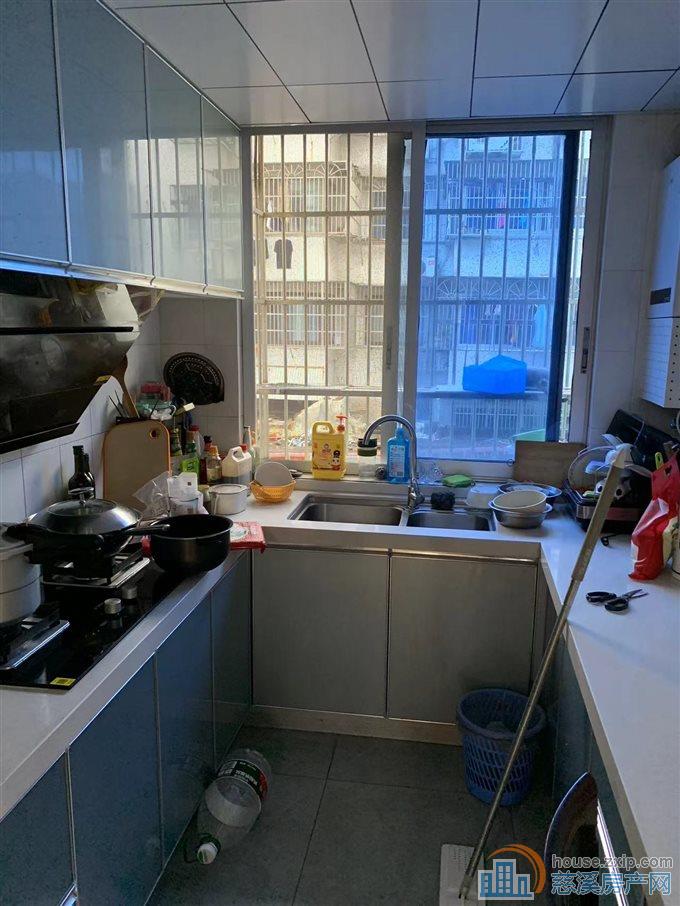 金山新村3楼78平精装修88万直接