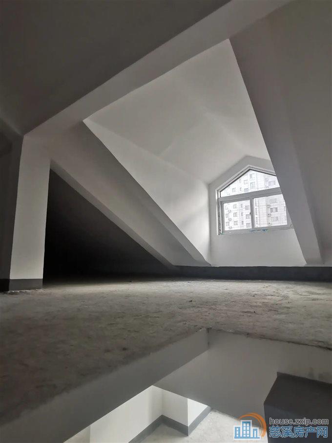 御翠苑复式双层 118万 毛坯