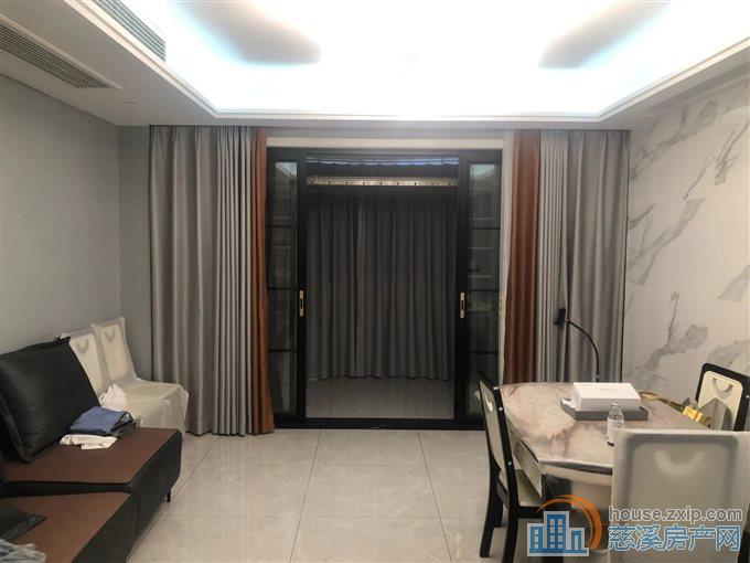 东兴苑北区中间楼层架空层也装修好