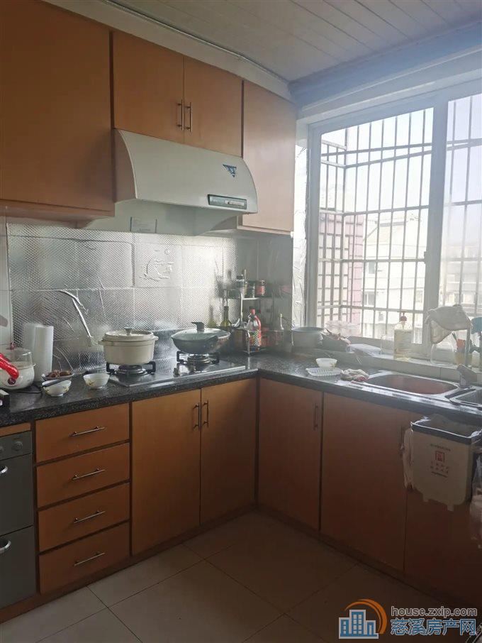 孙塘新村 书包房 带储物间 拎包入住