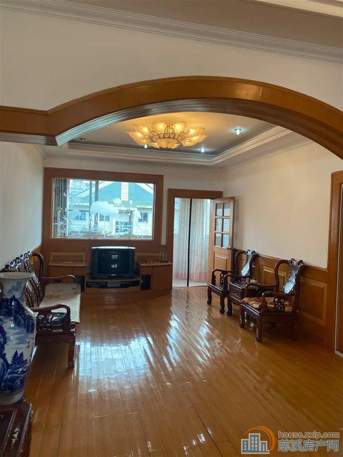 虞波花园141平118万保养好带阁楼