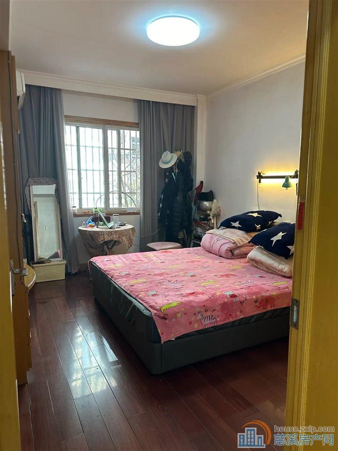 秀水华庭 精装 带杂物间 无在读 满两年