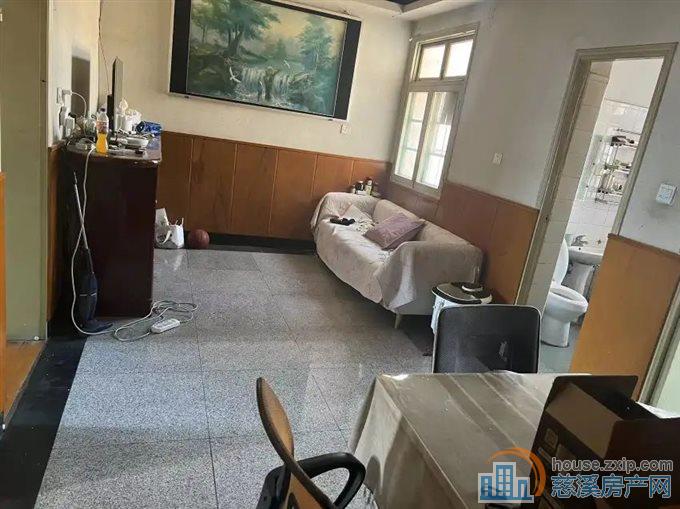 鸣山新村  简装 带18平杂物间 满两年
