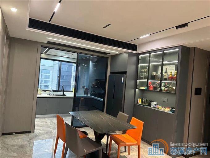 珑玥府  精装洋房 带车位 文锦书包房