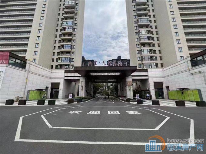 天铂佳苑小洋房二楼143平车位175万