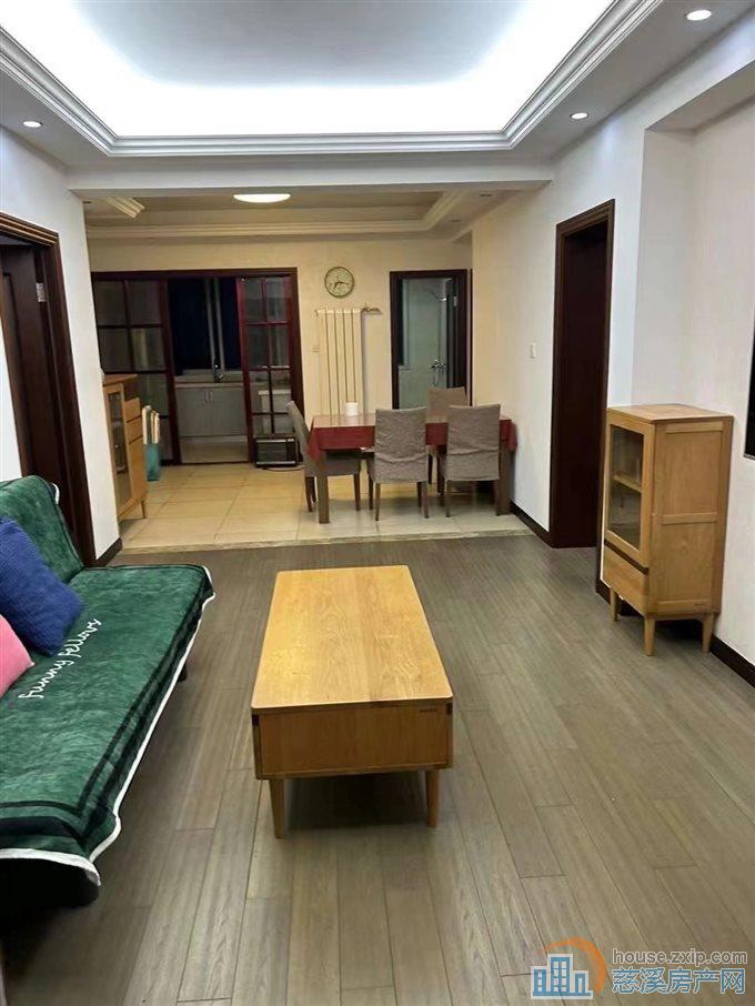 中兴小区3楼105平3室储藏间新装