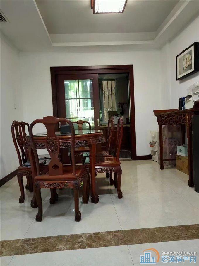 梵石花园多层1楼160平精装修带车位220万