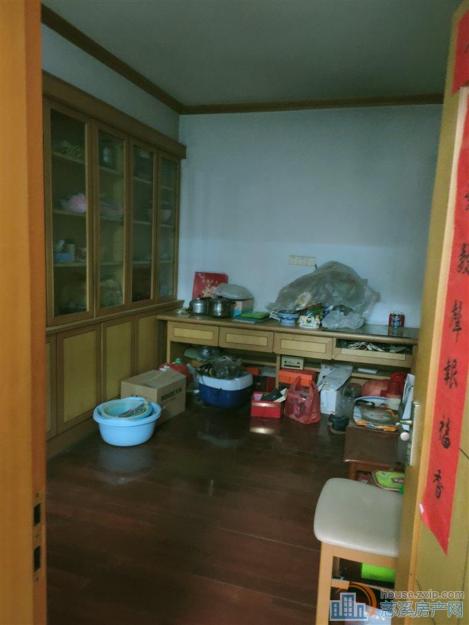 虞波北苑132平米，车库，急159万
