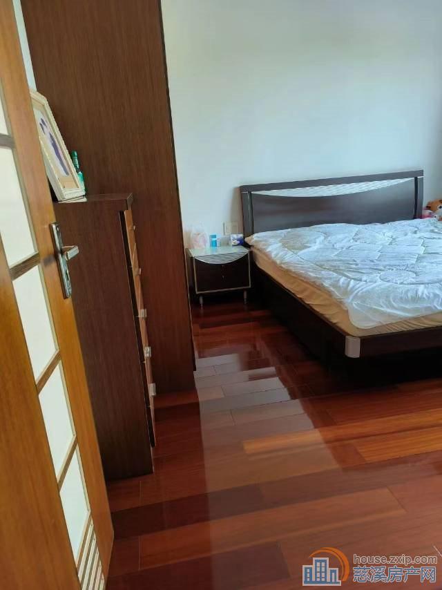 华泰苑三楼160平方
