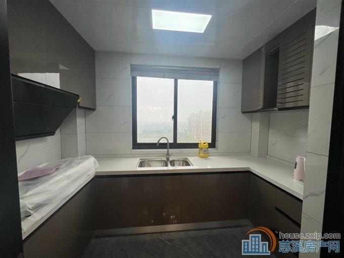 保利俯院江南北区125平185万拎包