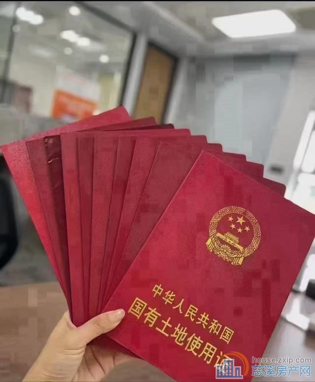 保利一期君悦湾137平景观层精装180万