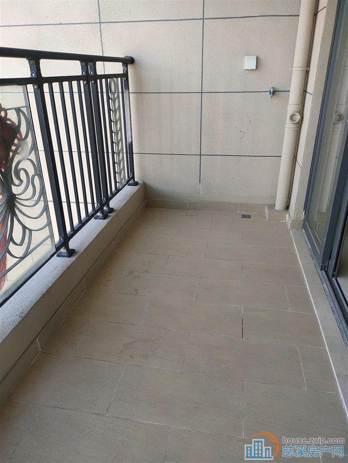 恒大河悦府135平108万全新精装修